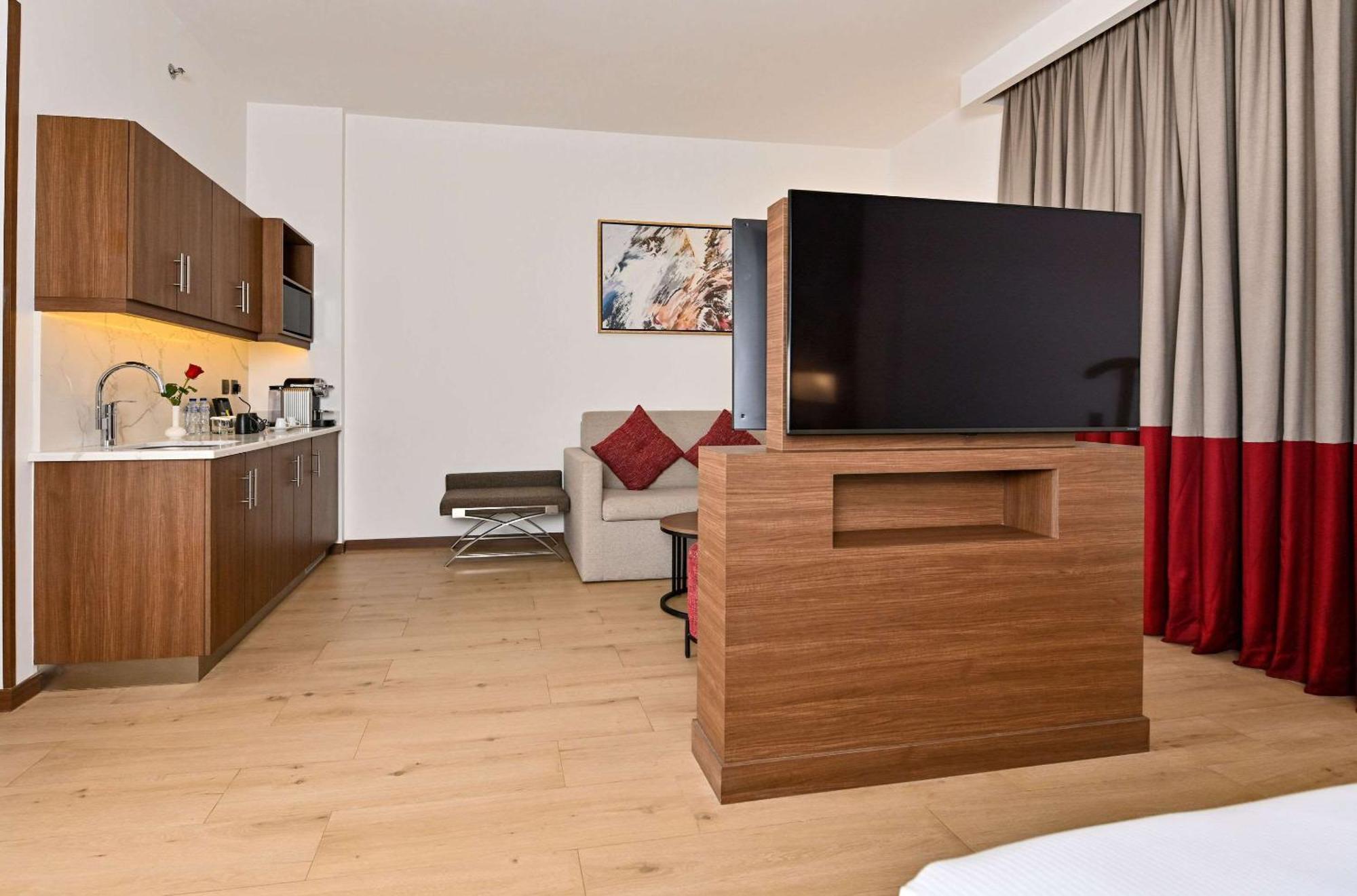 Comfort Hotel Jeddah King Road Exterior foto